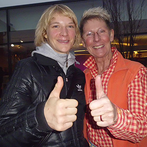 Zwei bescheidene Sportlerinnen: Judo-Europameisterin Sabrina Filzmoser (links) und die Eiskunstlauf-Olympiasiegerin von Sapporo 1972, Trixi Schuba.